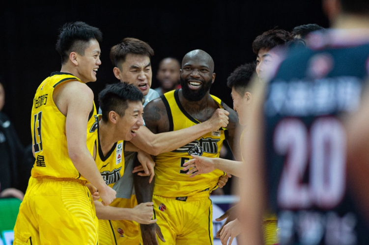 九游官方app离谱！费城76人豪取连胜备战CBA常规赛集结日阿森纳调整名单以备意甲，葡萄牙体育赛后状态回暖的简单介绍